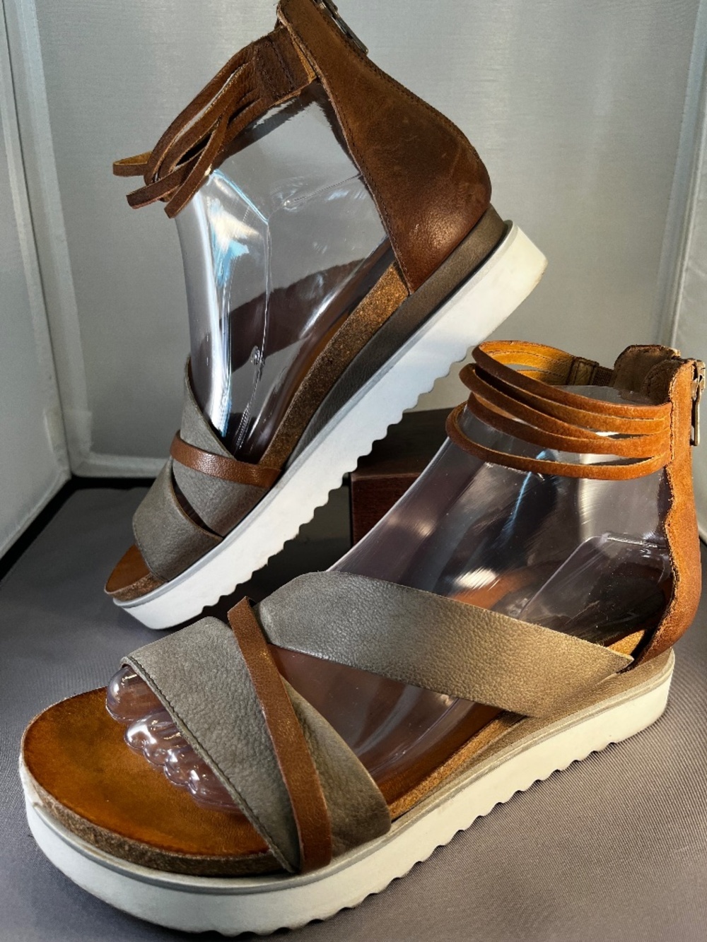 Miz Mooz New York City Tan and Khaki Ankle Strappy Sandals Size 38 (7.5-8)